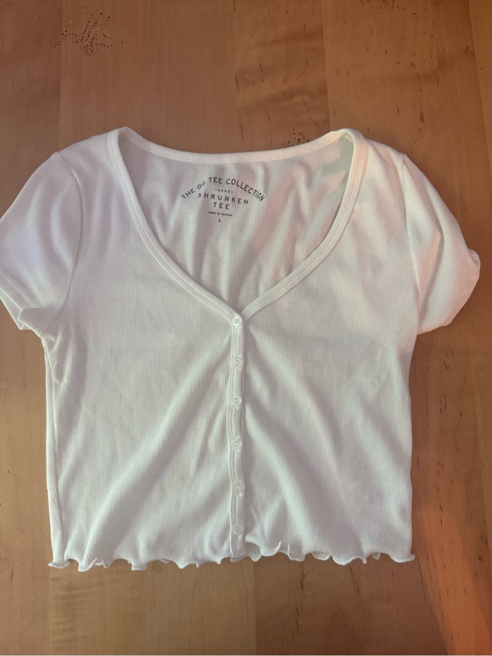 White Ribbed Button‑Front Crop Tee